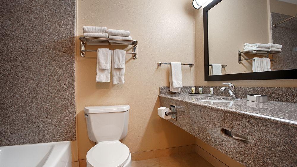 Best Western Plus Kansas City Airport - Kci East Екстериор снимка