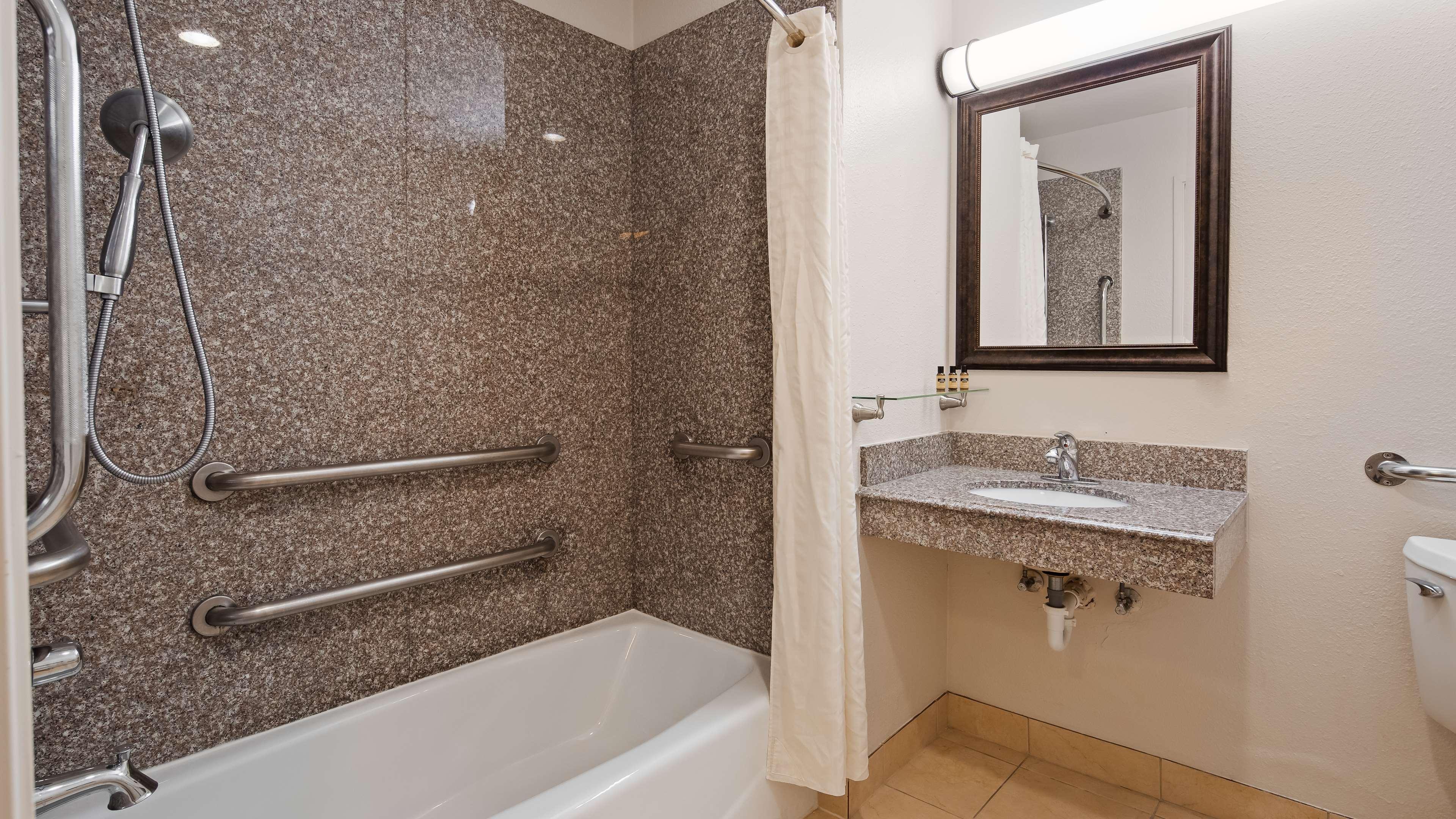 Best Western Plus Kansas City Airport - Kci East Екстериор снимка