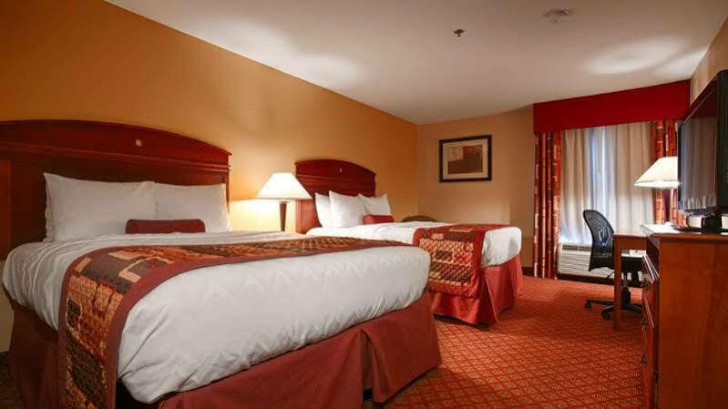 Best Western Plus Kansas City Airport - Kci East Екстериор снимка